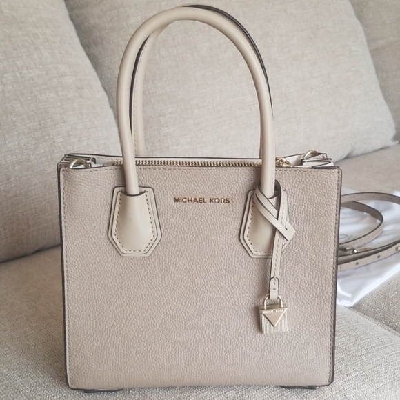 Michael Kors Small Mercer Tote - Picture 2 of 7